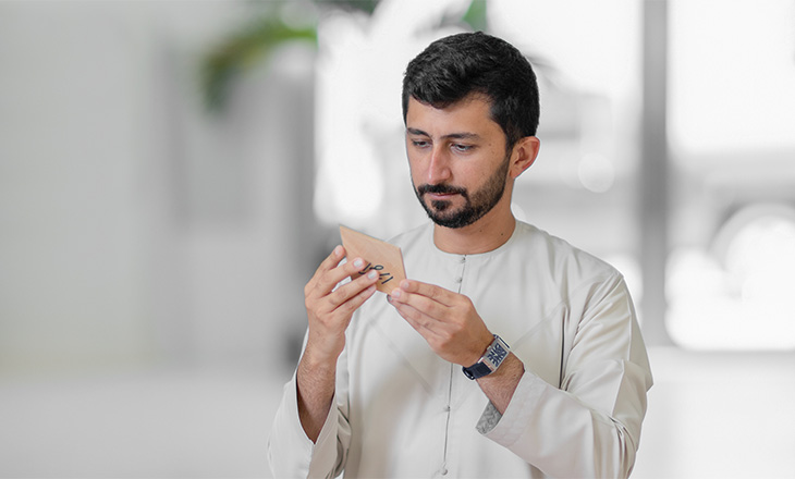 جيجر- لوكولتر تكشف عن قطعة فنية حصرية من تصميم الفنان الإماراتي عبدالله المُلّا بمناسبة افتتاح متجرها الجديد